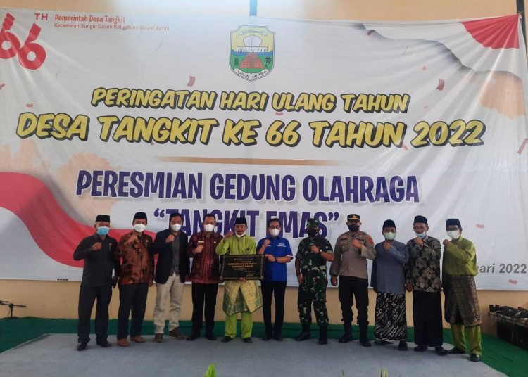 Hadiri_Peringatan_HUT_Ke-66_Desa_Tangkit_dan_Peresmian_GOR_Tangkit_Emas