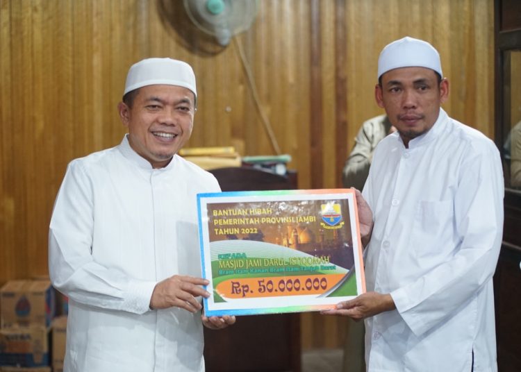 Gubernur Bantu Mesjid