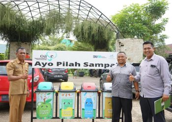 OASE KIM Bersama PTPN VI Serahkan Bantuan 20 Set Tong Sampah Tematik