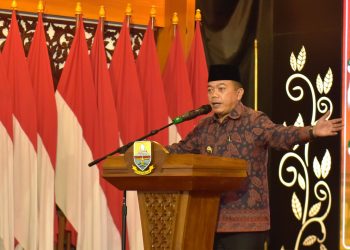 Gubernur Al Haris Memberikan Sambutan dihadapan Mahasiswa Bungo