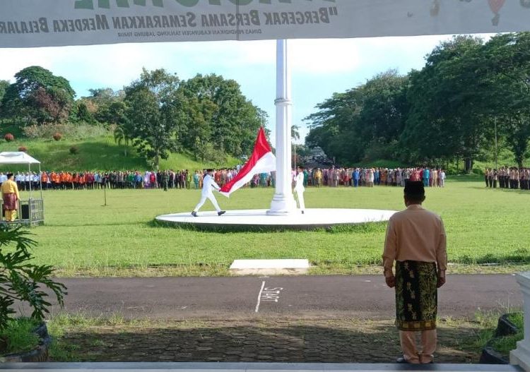 Bupati Tanjab Timur Jadi Inspektur Upacara Hardiknas 2023