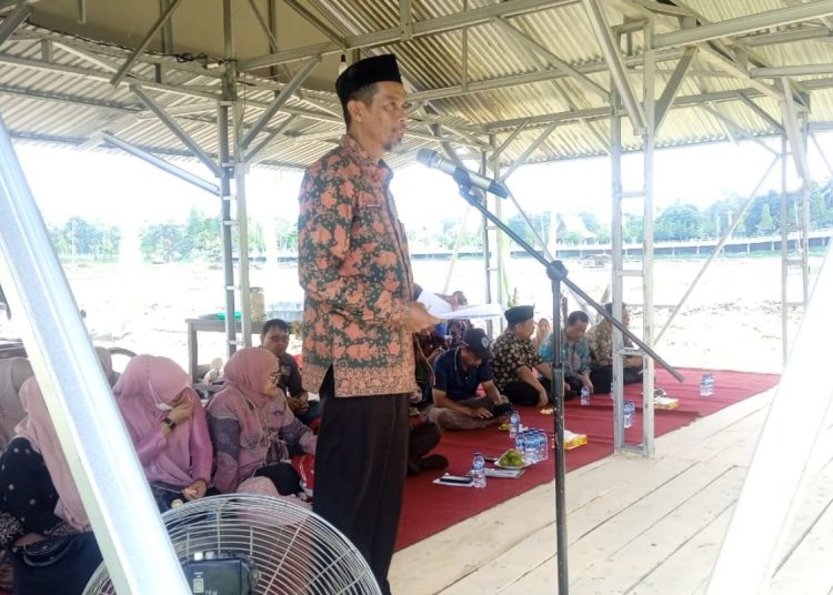 Sekda Batanghari Hadiri Penanaman Padi Perdana Sawah Umo Tinggal