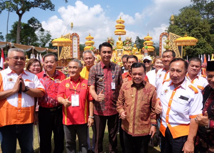 Pj.Bupati Bachyuni Hadiri Puncak Peringatan Hari Waisak