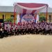 Kepsek Husairi bersama Guru dan Siswa/I Kelas IX SMPN Satap 12 Tanjab Timur foto bersama.