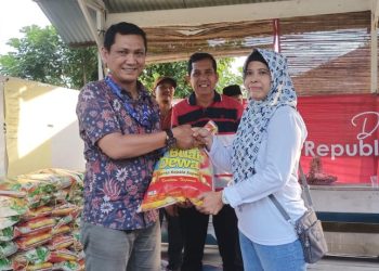 Semarak HUT RI, PTPN VI Bagikan Beras