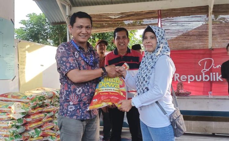 Semarak HUT RI, PTPN VI Bagikan Beras