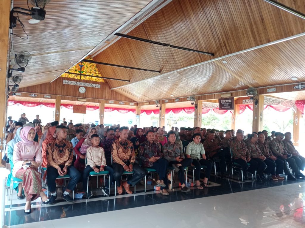 Bupati MFA Kukuhkan Anggota Paskibraka2