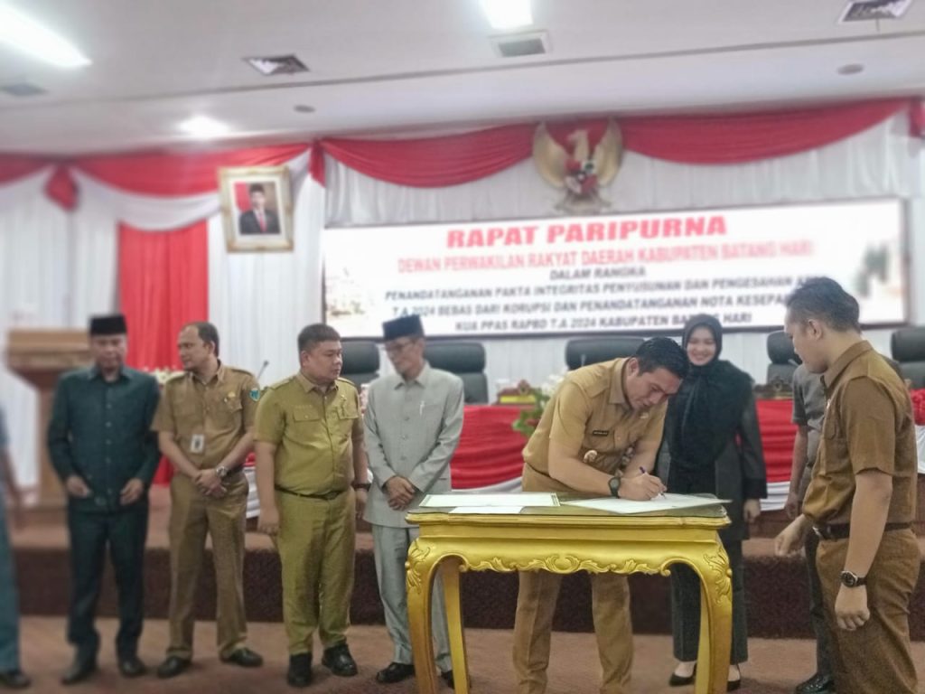 Rapat Paripurna DPRD Batanghari Penandatanganan Fakta Integritas 