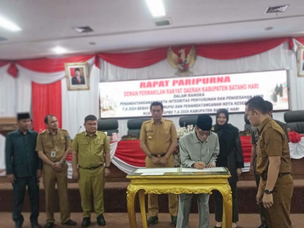 Rapat Paripurna DPRD Batanghari Penandatanganan Fakta Integritas 