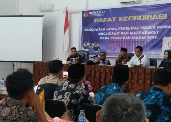 Ketua Bawaslu Tarmuzi ketika memberikan sambutan