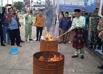 Wabup Musnahkan Surat Suara Rusak dan Cacat