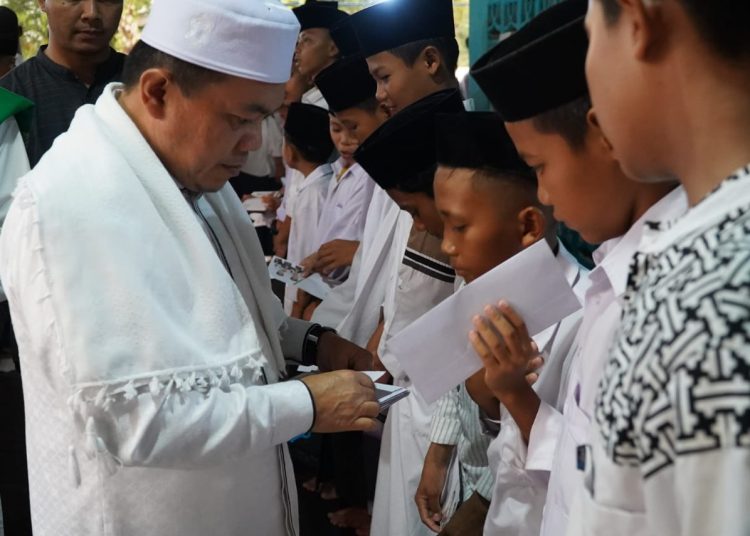 Gubernur Tarawih di Desa Malapari