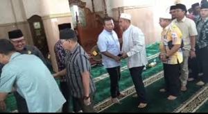 Bupati Romi Hariyanto menyampaikan ucapan Minal Aidin Walfaizin
