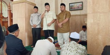 Bupati Romi Hariyanto Beserta Wabup Sholat Idul Fitri 1445 H di Masjid Agung Nur Addarojat