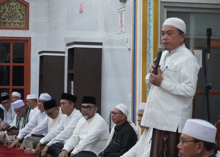 Gubernur Al Haris Memberikan Sambutan