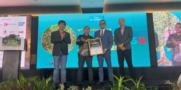 1 Yunianta saat terima penghargaan Indonesia CSR Brand Equity Awards | Sumber: Dokumentasi Perusahaan