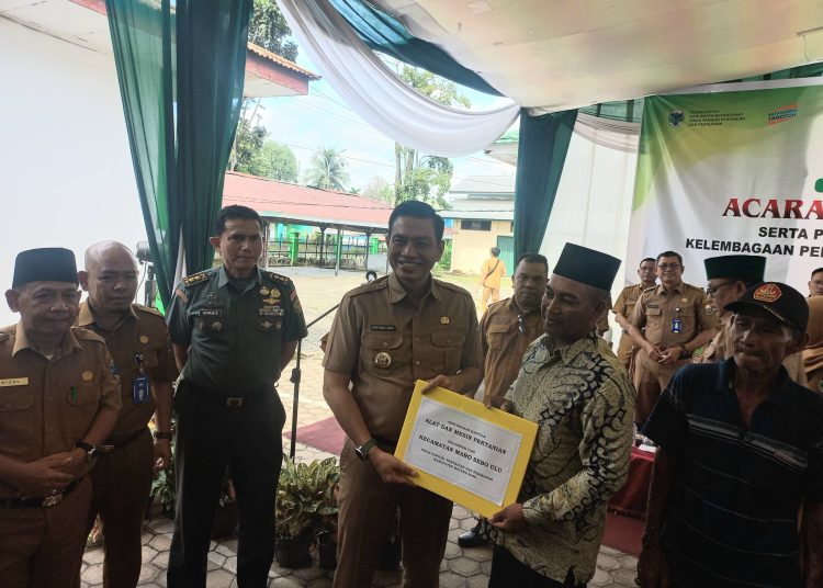 Bupati Batang Hari Hadiri Penyerahan Alsintan