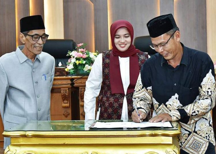 Wabup Bakhtiar juga menerangkan Pemerintah Daerah dapat menciptakan sistem pengelolaan keuangan daerah yang sesuai dengan keadaan dan kebutuhan daerah