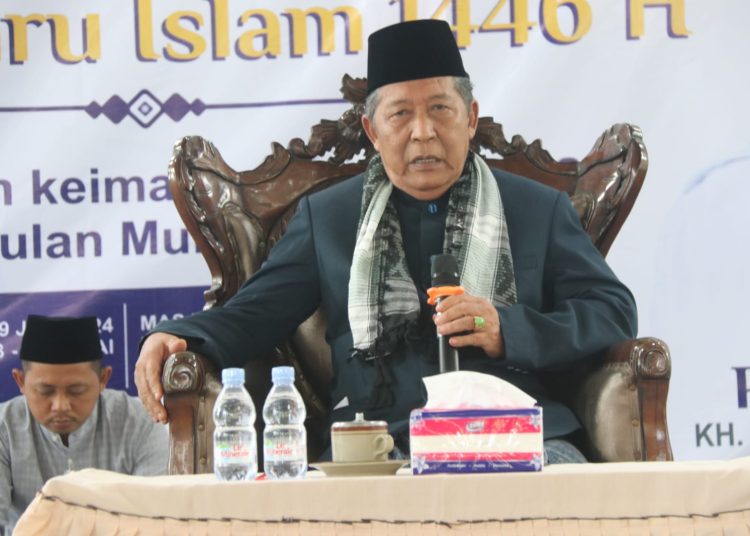 Wakil Gubernur Jambi Drs. H. Abdullah Sani, M.Pd.I memberikan santunan kepada 175 Anak Yatim Piatu