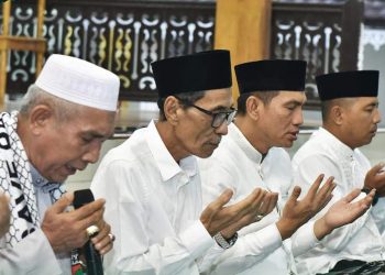 Kegiatan dzikir dan doa ini bertemakan kokoh kan hati dengan iman dan taqwa