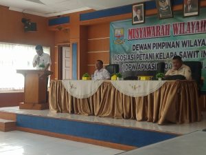 Kepala Dinas Perkebunan Provinsi Jambi yang diwakili Rakhmad Darmawan S.PI Kabid Sarana Prasarana dan Perlindungan Perkebunan membuka secara resmi Musyawarah Wilayah IV Dewan Pimpinan Wilayah Asosiasi Petani Kelapa Sawit Indonesia (APKASINDO) Provinsi Jambi
