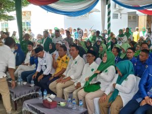 Kedatangan pasangan ini ke KPU Kabupaten Batang Hari juga dikawal partai pengusung serta Pasukan Arah Baru Batang Hari 