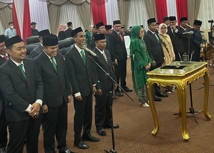 Dewan Perwakilan Rakyat Daerah (DPRD) Kabupaten Batang Hari gelar Rapat Paripurna dalam rangka peresmian dan pemberhentian anggota DPRD masa jabatan 2019 - 2024