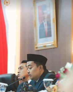 Rahmad Hasrofi dari Partai Persatuan Pembangunan (PPP) yang juga meraih suara terbanyak pada pemilihan umum legislatif ditunjuk sebagai Ketua Sementara DPRD Kabupaten Batanghari