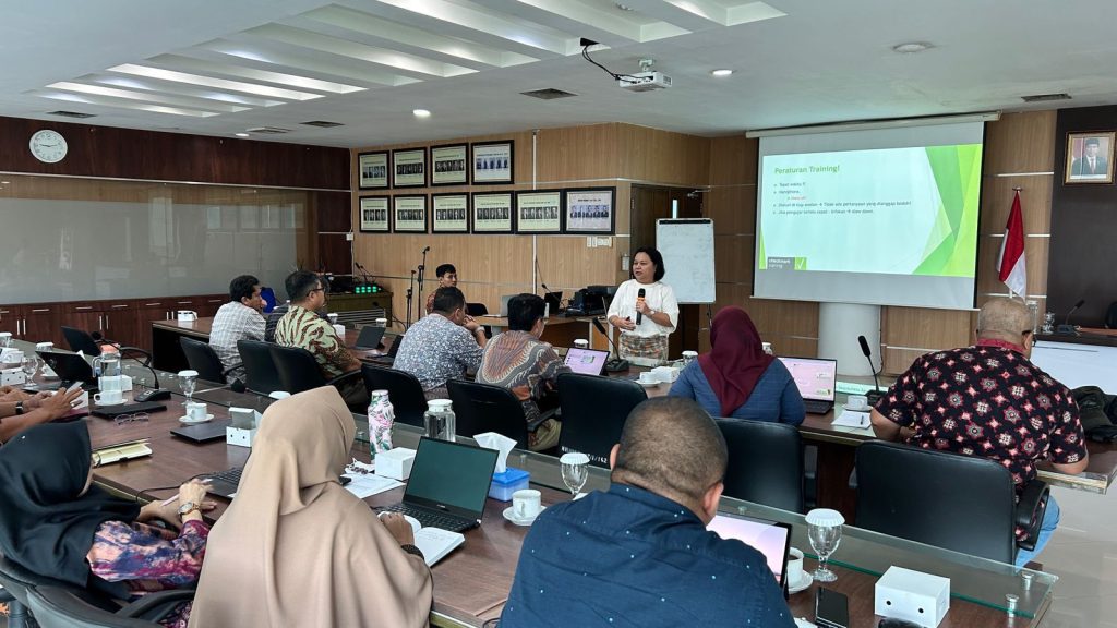 Kalian harus mengetahui pentingnya  standar keberlanjutan penggunaan kelapa sawit.  Kita harus memahami kinerja sesuai standar mulai dari perkebunan, produksi hingga menjadi minyak goreng sawit,