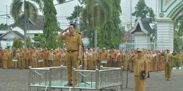 Hari pertama Bupati Batang Hari Muhammad Fadhil Arief memimpin upacara setelah melakukan cuti