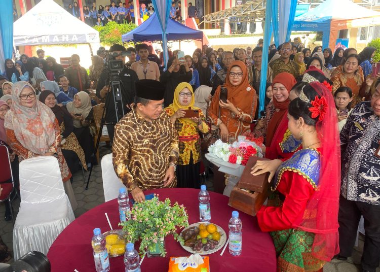 Al Haris menghadiri acara Exhibition yang diselenggarakan di SMK Negeri 2 Kota Jambi