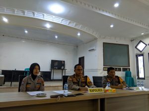 Menariknya lagi, sosok gadis yang berparas cantik dari kalangan SAD itu menjadi anggota Polisi Wanita (Polwan) pertama untuk di Provinsi Jambi