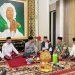 Pelaksanaan perdana Shalat Jum’at di masjid Soleh Almubarok dihadiri Bupati Tanjung Jabung Barat terpilih Drs.H.Anwar Sadat,M.Ag, Wakil Bupati Tanjung Jabung Barat DR.H.Katamso, SA, MA, ME