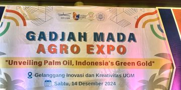 Sawit adalah anugerah. Tidak hanya bagi pelaku sawit seperti kami, tapi bagi seluruh Indonesia. Sawit adalah salah satu penopang ekonomi bangsa. Bahkan saat perekonomian dunia terganggu akibat covid 19 lalu, Indonesia mampu bertahan diantaranya karena (didukung) sawit. Tapi malah di negara kita sendiri banyak sekali yang berpandangan buruk terhadap komoditas ini