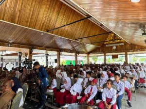 Fadhil juga menerangkan jangan sampai anak di Batang Hari orang naik kelas dia naik kelas orang punya ijazah dia punya tapi dia bodoh karena ilmunya yang tidak cukup yang mengakibatkan dia tidak bisa bersaing dengan manusia lainnya