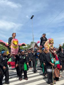 Karnaval pawai budaya yang diikuti oleh ratusan peserta yang terdiri dari siswa siswi tingkat SD, SMP dan SMA serta organisasi masyarakat