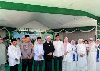 Pemerintah Kabupaten Batang Hari dalam rangka acara HUT Ke-76 Kabupaten Batang Hari menggelar berbagai rangkaian agenda kegiatan yang ikut memeriahkan HUT Kabupaten Batang Hari salah satu dari rangkaian acara tersebut dengan Bersholawat dan do’a bersama opick