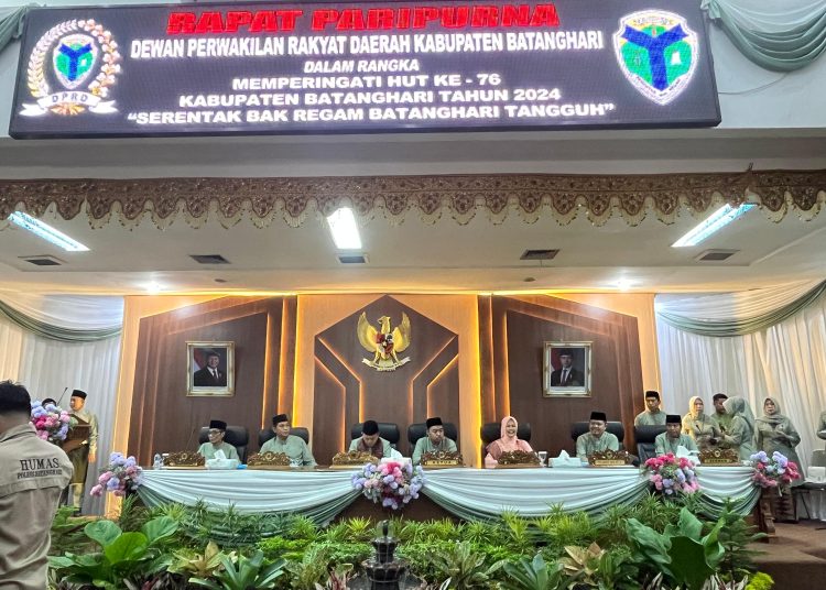 Bupati Batang Hari Muhammad Fadhil Arief hadiri Rapat Paripurna DPRD Kabupaten Batang Hari dalam rangka memperingati HUT ke-76 Kabupaten Batang Hari Tahun 2024