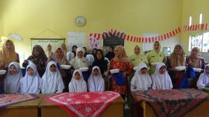 Kegiatan ini dipimpin langsung oleh Ketua Pelaksana Hari Ibu yang juga sekaligus Ketua Dharma Wanita Provinsi Jambi, Hj.Iin Kurniasih Sudirman