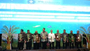 Staf Khusus Menteri Pertanian Bidang Kebijakan, Sam Herodian, mengingatkan bahwa berbagai tantangan seperti perubahan iklim kondisi perekonomian global, gejolak harga pangan, peningkatan jumlah penduduk, alih fungsi lahan dan lainnya yang mengakibatkan menurunnya total luasan panen padi pada 2024