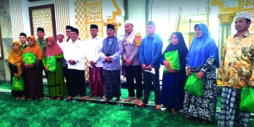 Bupati Tanjung Jabung Barat berpesan kepada para pimpinan perangkat pemerintahan mulai dari Camat sampai dengan ketua RT agar dapat berperan aktif mendukung setiap program yang dicanangkan oleh Pemerintah Daerah Kabupaten maupun Pusat