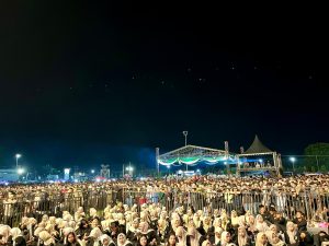Pada acara puncak, masyarakat dihibur oleh Grup Band Wali dihoyak oleh band kenamaan yang beranggotakan Faank (vokalis), Apoy (gitaris) Ovie (keyboardist), Tomi (drummer) yang mengguncang penonton dengan lagu hits mereka