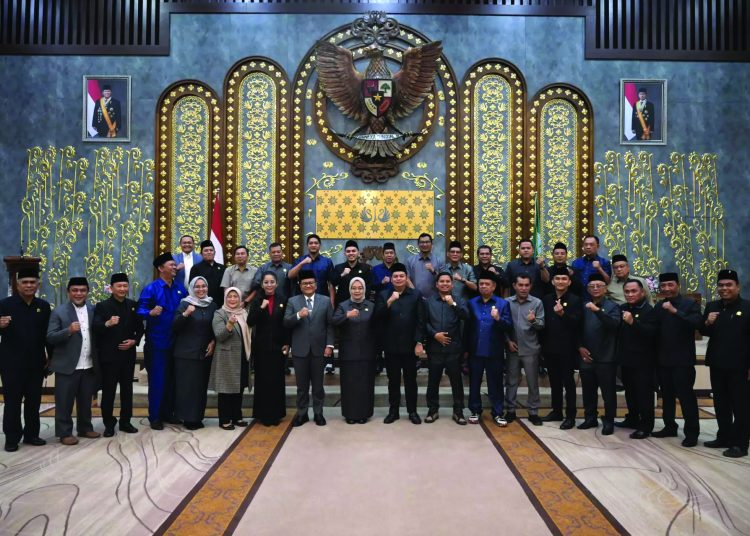 Rapat paripurna yang digelar DPRD Kota Jambi dalam rangka pengumuman penetapan Wali Kota dan Wakil Wali Kota Jambi terpilih