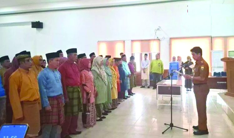 Penjabat (Pj) Bupati Muaro Jambi, Raden Najmi, resmi melantik 31 kepala sekolah tingkat SD dan SMP di lingkungan Pemerintah Kabupaten Muaro Jambi