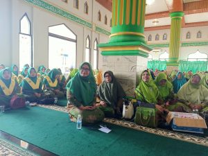 Hj.Nurhayati menekankan pentingnya mengikuti sunnah Nabi Muhammad SAW dan mengimplementasikan nilai-nilai Islam dalam kehidupan sehari-hari