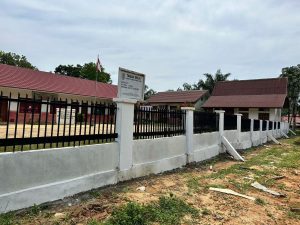 Pagar sepanjang 38 meter ini baru selesai kami bangun dan perbaiki, serta dilengkapi dengan finishing pengecatan. Semoga bermanfaat,” ujar SEVP BS, Ifri Handi Lubis