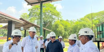 Direktur Utama PTPN IV PalmCo Jatmiko Santosa saat mengunjungi Pabrik Kelapa Sawit di Sumatera Utara beberapa waktu lalu. PalmCo berkomitmen menerapkan SMK3 dan mendidik hingga 268 AK3 umum dalam meningkatkan pemahaman karyawan dan menginternalisasi K3 demi mewujudkan zero accident dan zero fatality