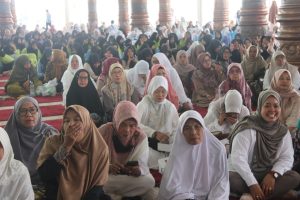 Saya mengajak kita semua terutama jamaah laki-laki untuk melaksanakan sholat berjamaah, sebagaimana yang telah kami implementasikan melalui kegiatan subuh keliling setiap subuh Jum’at di masjid-masjid yang tersebar di Provinsi Jambi