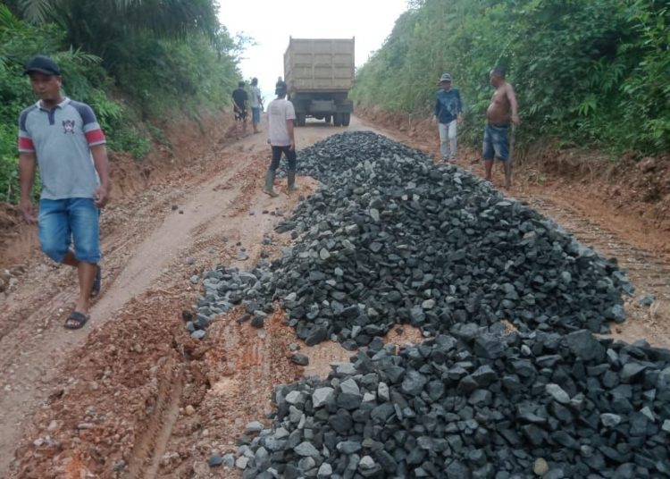 Jalan Tiga Desa