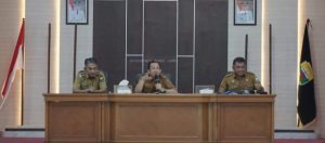Sebagai ASN, kita dituntut menjadikan nilai-nilai Ramadan sebagai landasan dalam bekerja, yaitu kejujuran, disiplin dan kepedulian terhadap sesama
